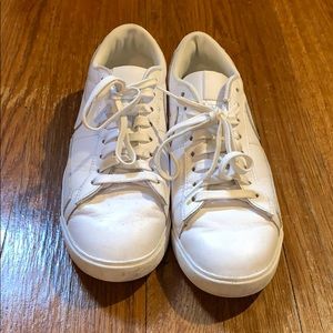 White nice causal sneakers Nike